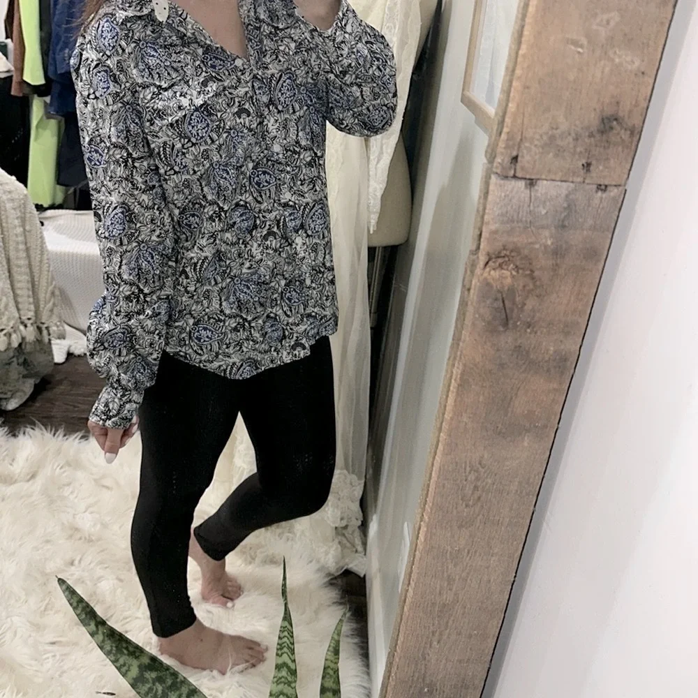 Talbots Blue and Black Paisley Button-Up Shirt size large cotton fabric - Picture 3 of 8